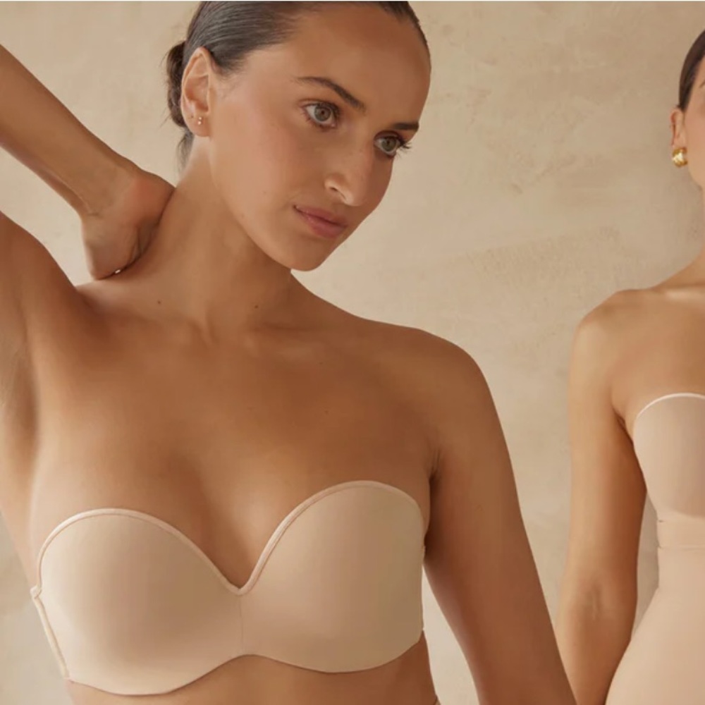 Intimo White Halter Bra with Seamless Design